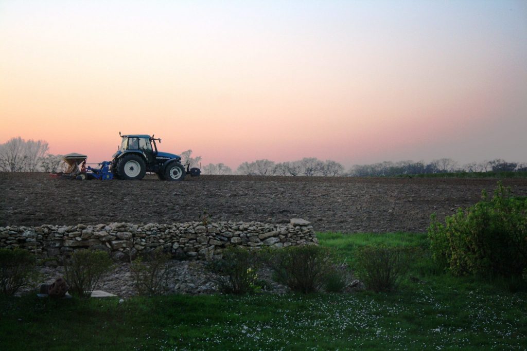 tractor_land